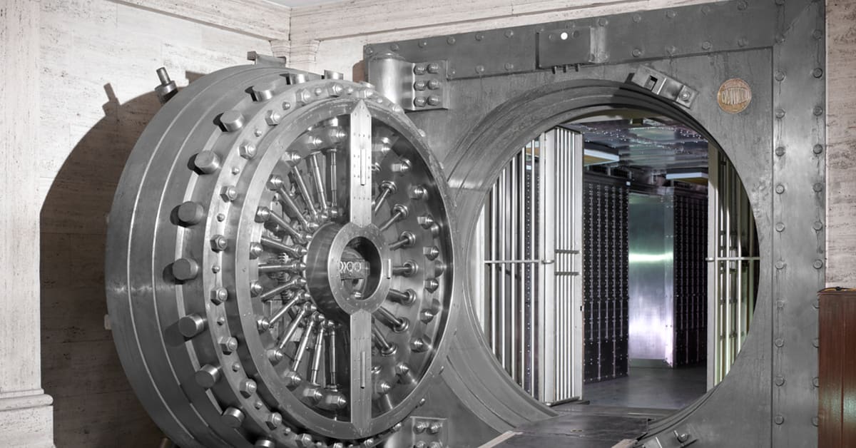 Man Accidentally Trapped Inside NYC Security Vault for 10 Hours
