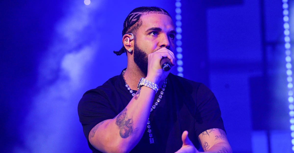 Drake Fans Are Mad That He Cut His Set Short at 2023 Lollapalooza Argentina