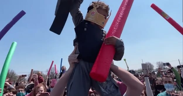 Hundreds of People Named Josh Have Pool Noodle Fight in Nebraska to ...