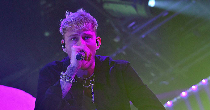 Machine Gun Kelly Apologizes and Promises to 'Get Help' After Shoving ...