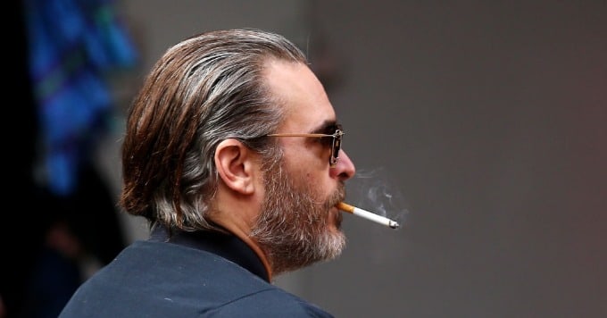 did joaquin phoenix smoke real cigarettes in joker x   #joaquinphoenix #joker #cigarette #cigarettes #cigarettesmood does joaquin phoenix smoke cigarettes