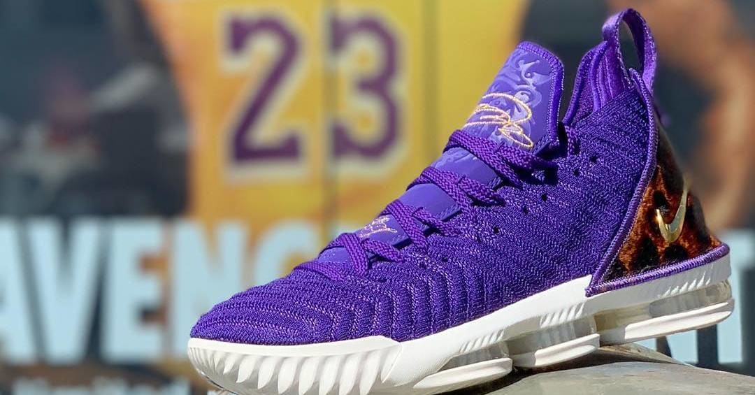 nike-lebron-16-king-court-  display picture 3