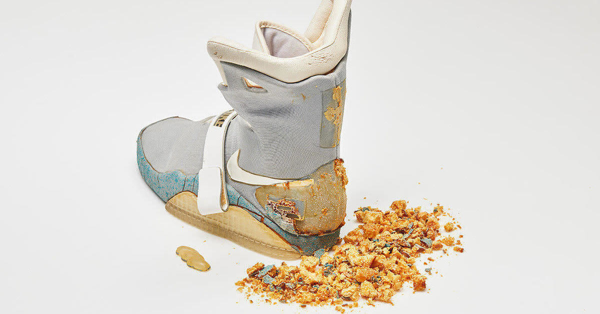 Nike air mag retail price on sale