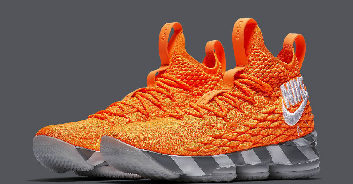 nike-lebron-15-orange-box-  display picture 3