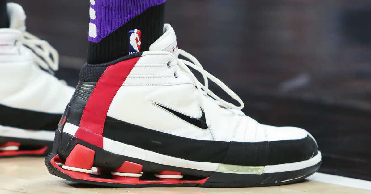 Vince Carter Played in 14 Year Old Sneakers and They Fell