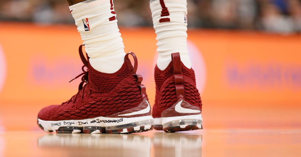 SoleWatch LeBron James Reaches 30 000 Points in Nike Le
