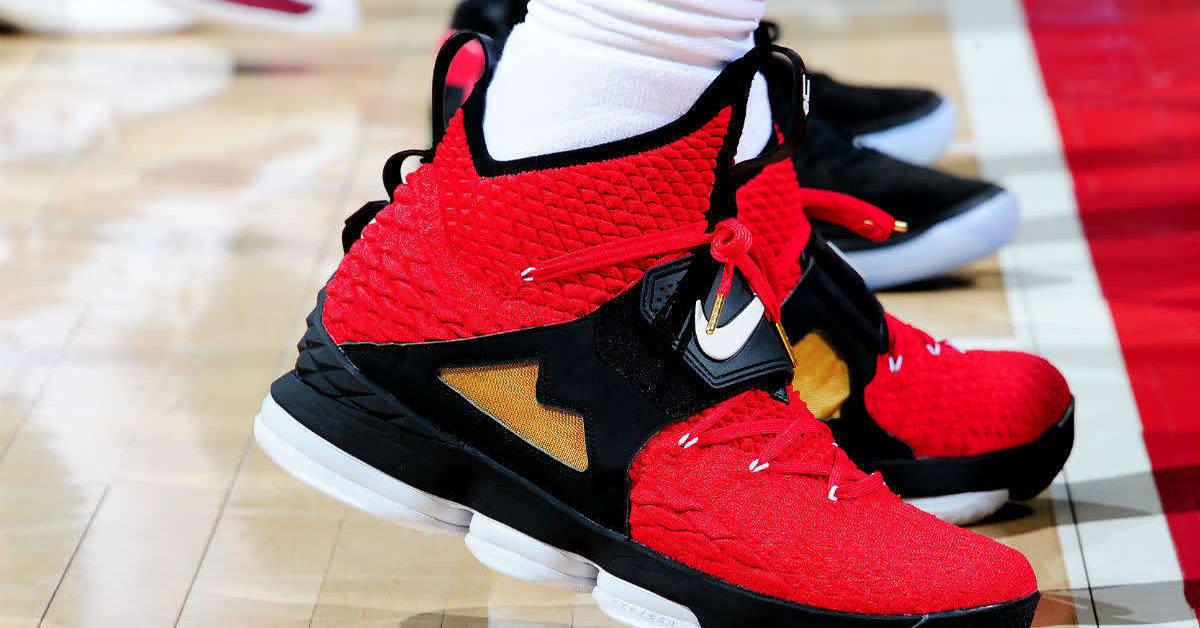 商品画像：Nike LeBron 15 Red Diamond Turf Size 14 AO9144-600 2