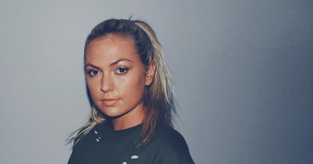 Premiere: Veronica Shows Us 