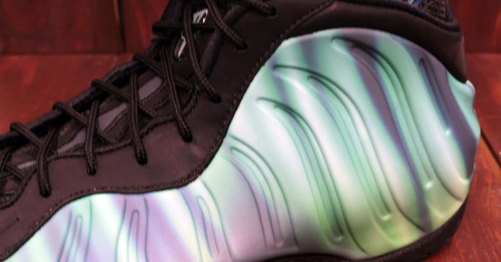 靴 Nike Air Foamposite Northern Lights 26cm Nike Foamposite “Northern Lights” – Sanctioned Sneaker