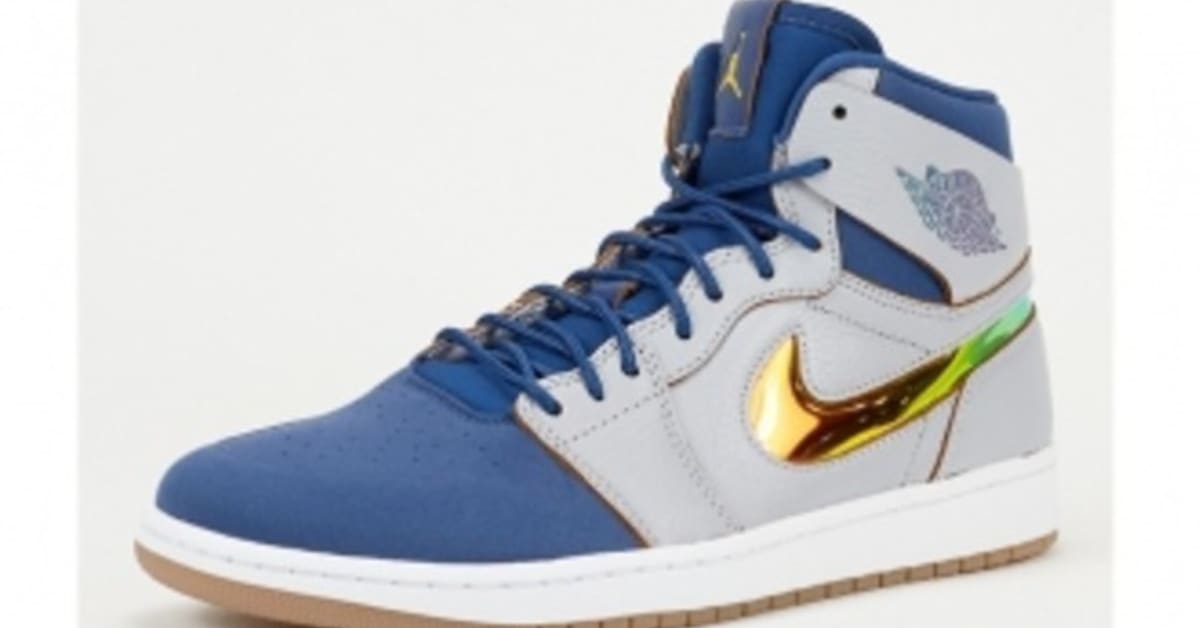 The Air Jordan 1 Nouveau Dunks From Above