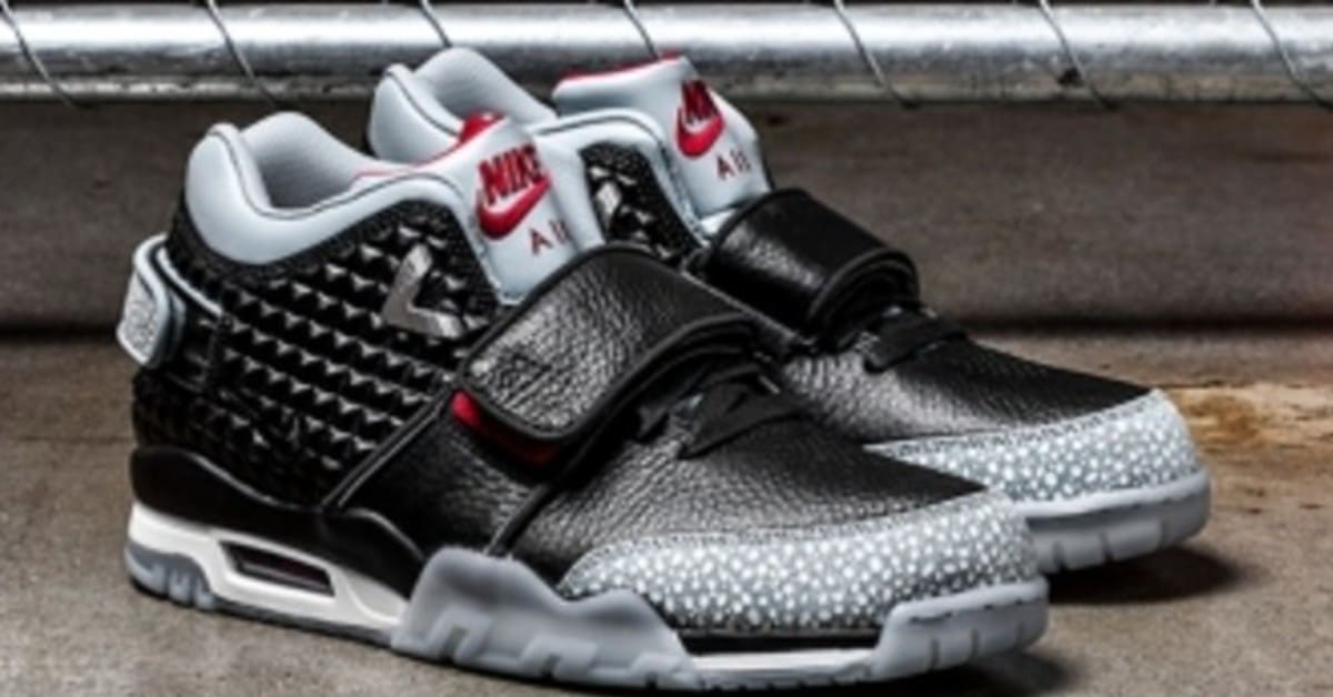 Victor Cruz Borrows From Air Jordans on New Shoe