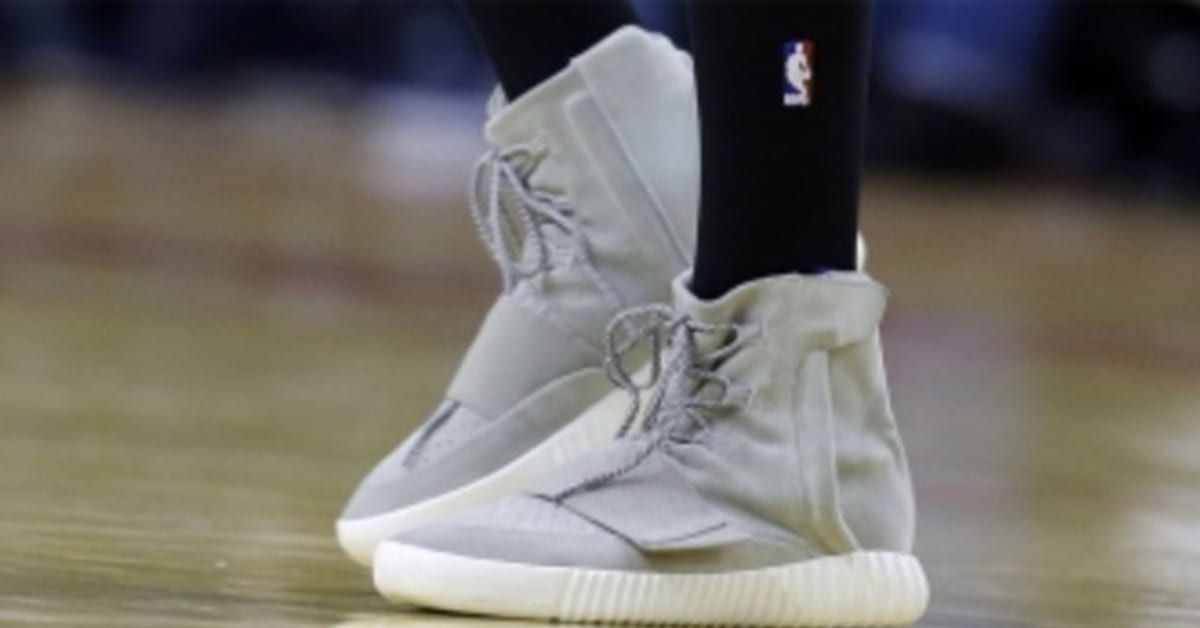 名作！Yeezy boost 750 Nick Young Is the First Player To Wear adidas Yeezy 750 Boosts in