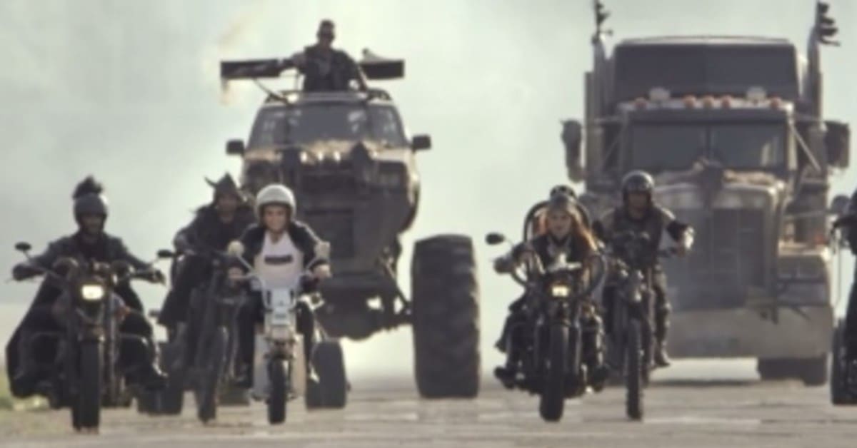 希少になる The adidas ZX Flux Goes Mad Max in Foot Locker Spot 靴