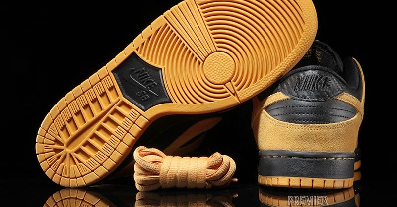 戦慄　Nike SB Dunk Low ブラック/イエロー　アイオワ Nike SB Dunk Lows for Iowa Fans