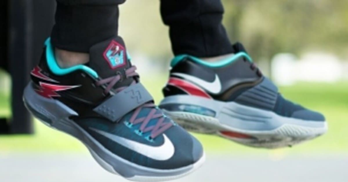 See How the Nike KD 7 Thunder Bolt Looks On Feet
