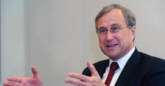 Republican Politician Ed Cox Knocks Over and Smashes a Vase Worth $70K
