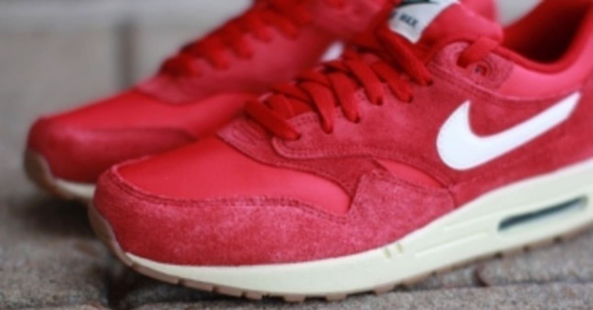 Nike Air Max 1 Essential Suede Gym Red