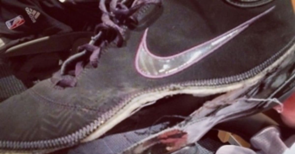 Lowlight Manu Ginobili s Nike Shoe Explodes