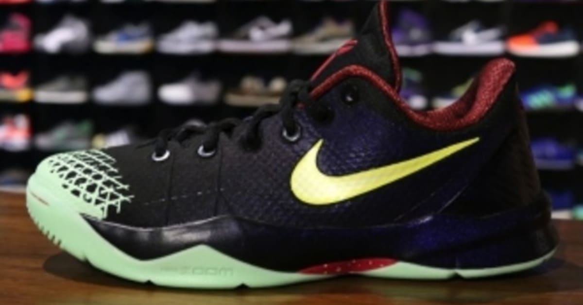 KOBE VENOMENON 4 “GLOW IN THE DARK” Nike Kobe Venomenon 4 Glow-In-The-Dark Men's - 635578-003 - US