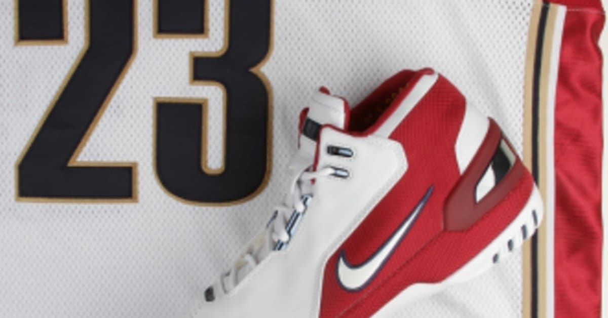 商品画像：Air Zoom Generation FIRST GAME 2023 Review & On Foot - YouTube 4