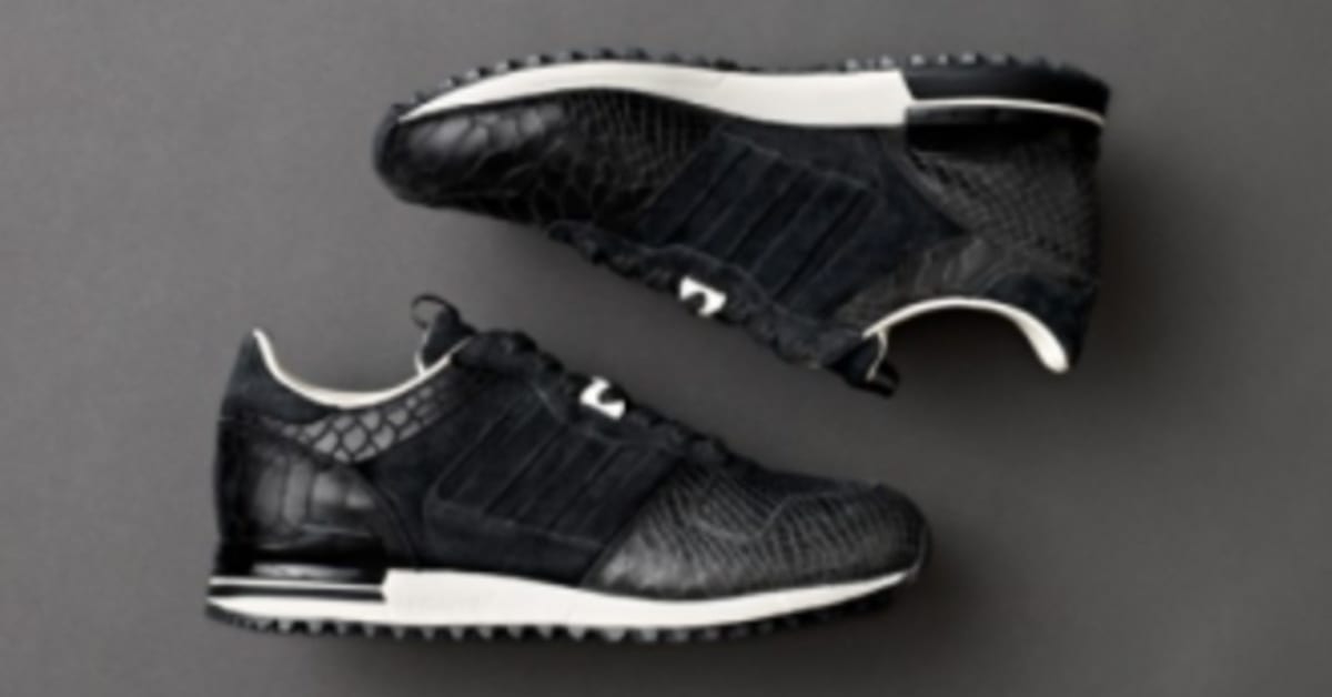 Sneakersnstuff x adidas Originals Consortium ZX 700 WMNS