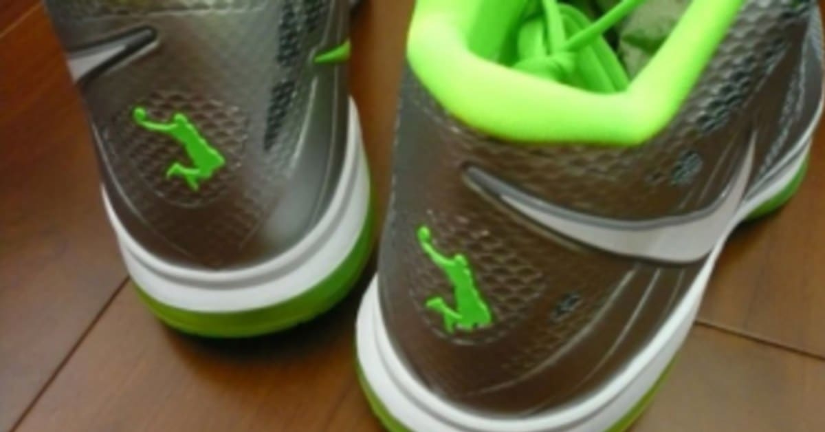 Closer Look: Nike LeBron 8 P.S - 