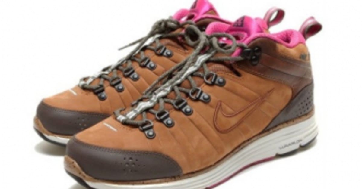 Nike lunar macleay top