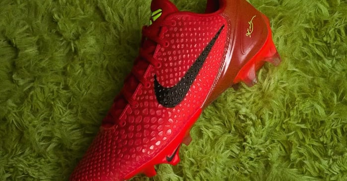 Official Look a the Mismatched 'Grinch' Nike Kobe 6 Cleats