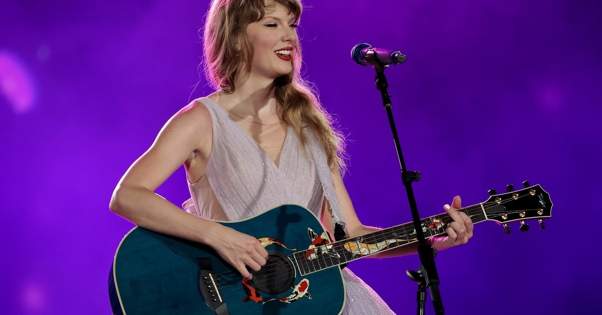 Taylor Swift’s ‘Touch Me While Your Bros Play Grand Theft...