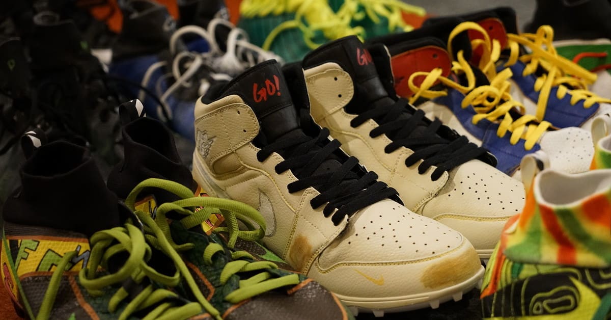 This Seattle Seahawks Defensive End Has Some of the Best Custom Cleats in the NFL