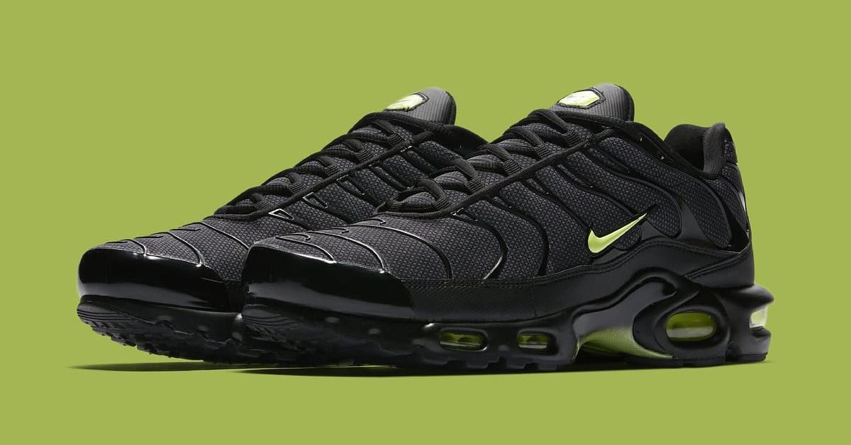 Air max plus black/volt glow/wolf grey 2025