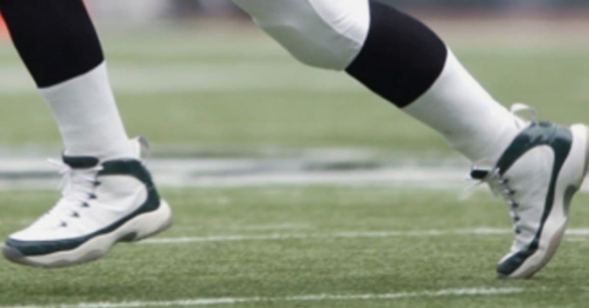Flashback Donovan McNabb Wears Air Jordan 9 Turf PE
