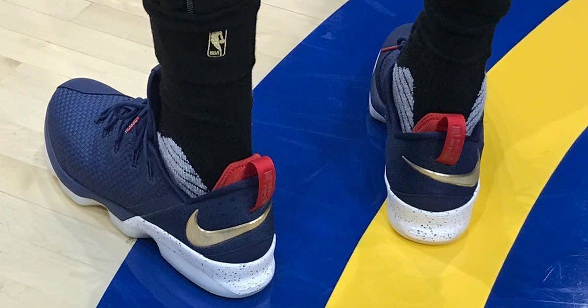 Lebron 14 cavs colorway outlet