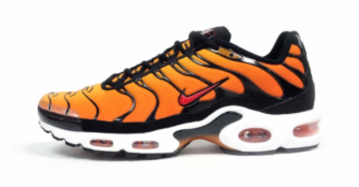 Air max plus black/chile red/tour yellow/team orange cheap
