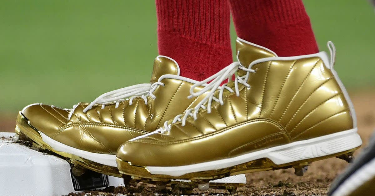 Gold jordan cleats discount