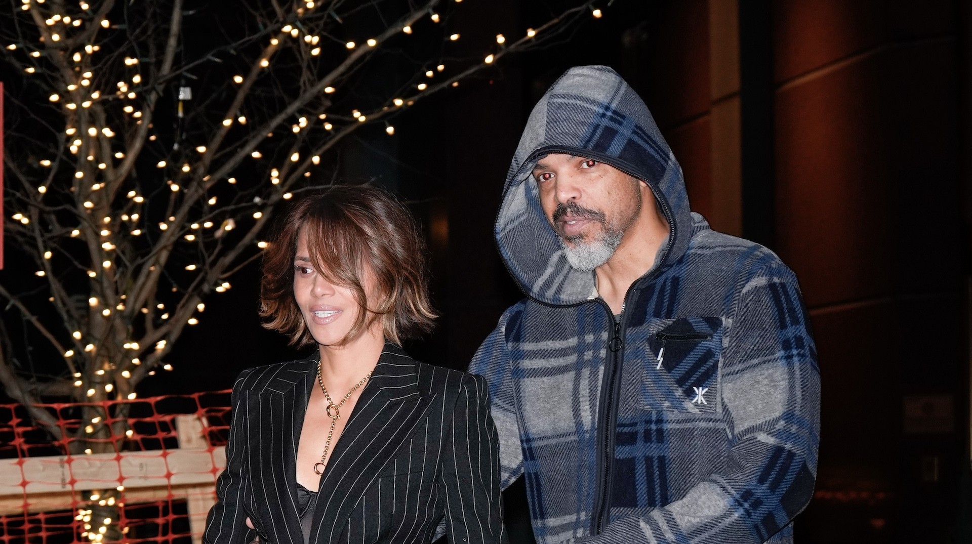 Halle Berry Shuts Down Fan Who Asks if He Can ‘Watch’ Her and Van Hunt in Bed Together