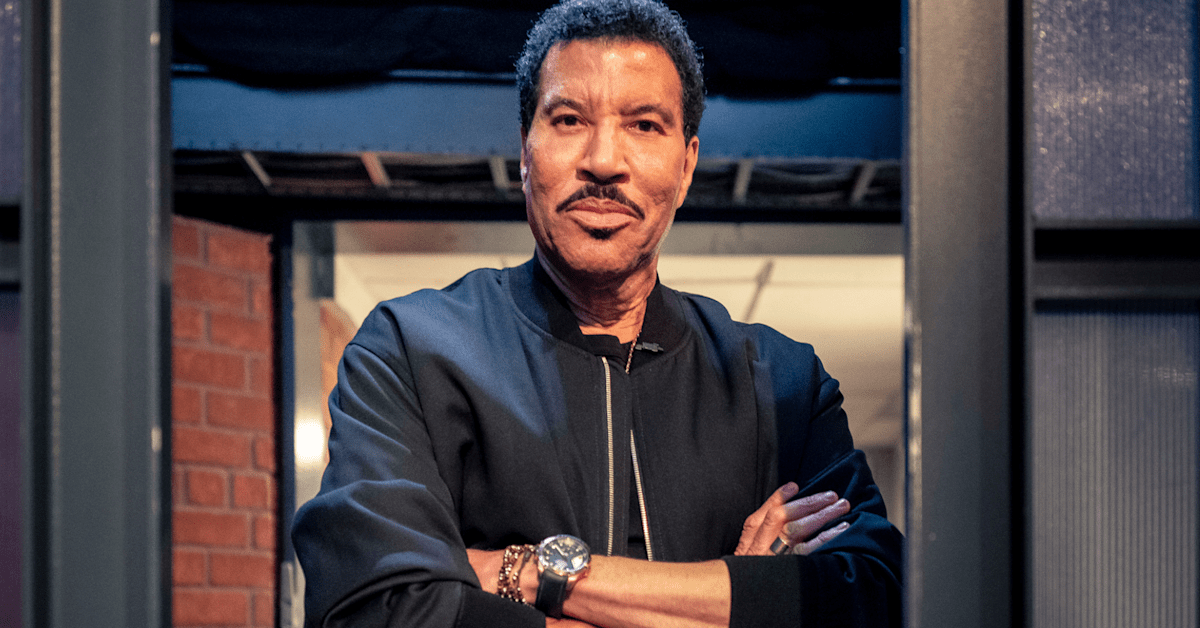Lionel Richie Recalls Inviting Fans to Meals Because He Feared Being Alone