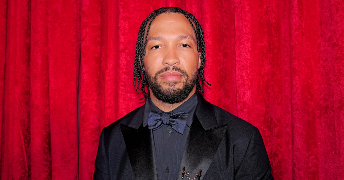 Jalen Brunson Appears With Knicks Superfan Mariska Hargitay in Emmys Opening Number