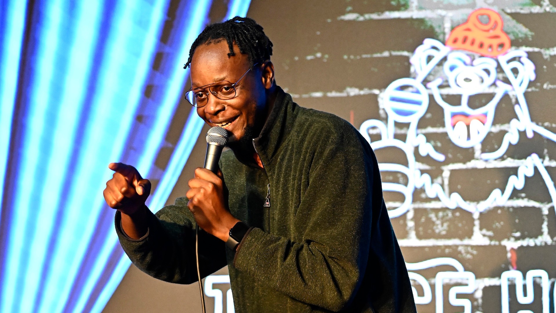 PASADENA, CALIFORNIA - AUGUST 14: (EXCLUSIVE COVERAGE) Comedian Learnmore Jonasi performs at The Ice House Comedy Club on August 14, 2025 in Pasadena, California.