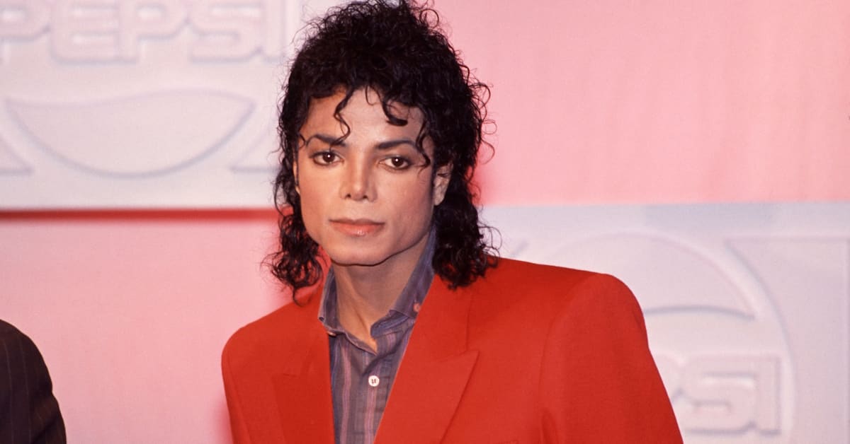 Michael Jackson Impersonator Looze Cannon Raps Against Himself to Mark One Million Followers