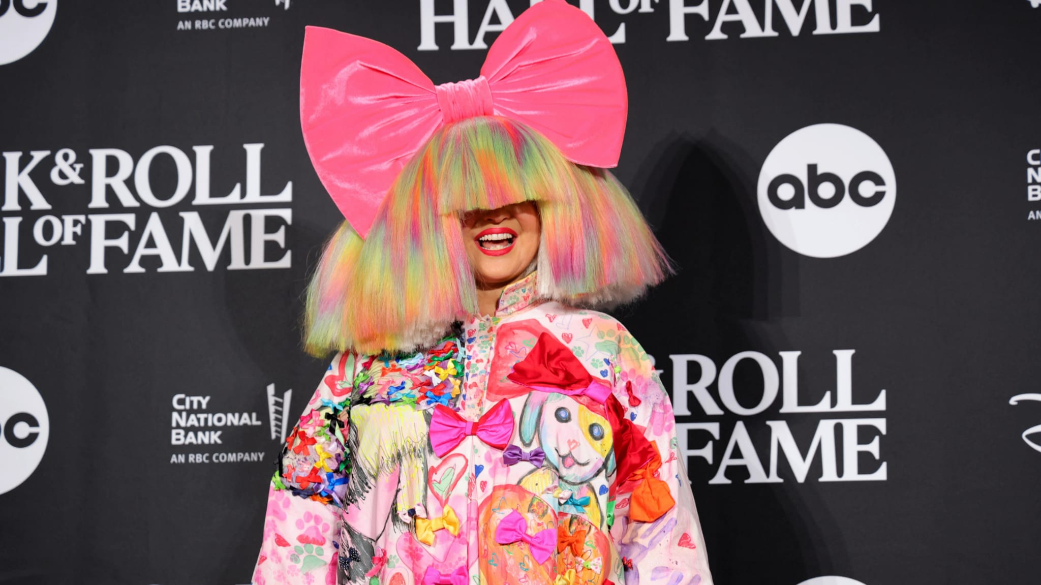 Sia's Estranged Husband Wants $200,000Month to Maintain His 'Lifestyle'