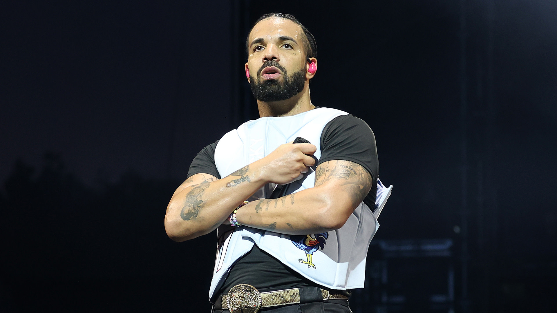 Drake Makes UK Chart Record by Becoming First Artist to Debut Three ...