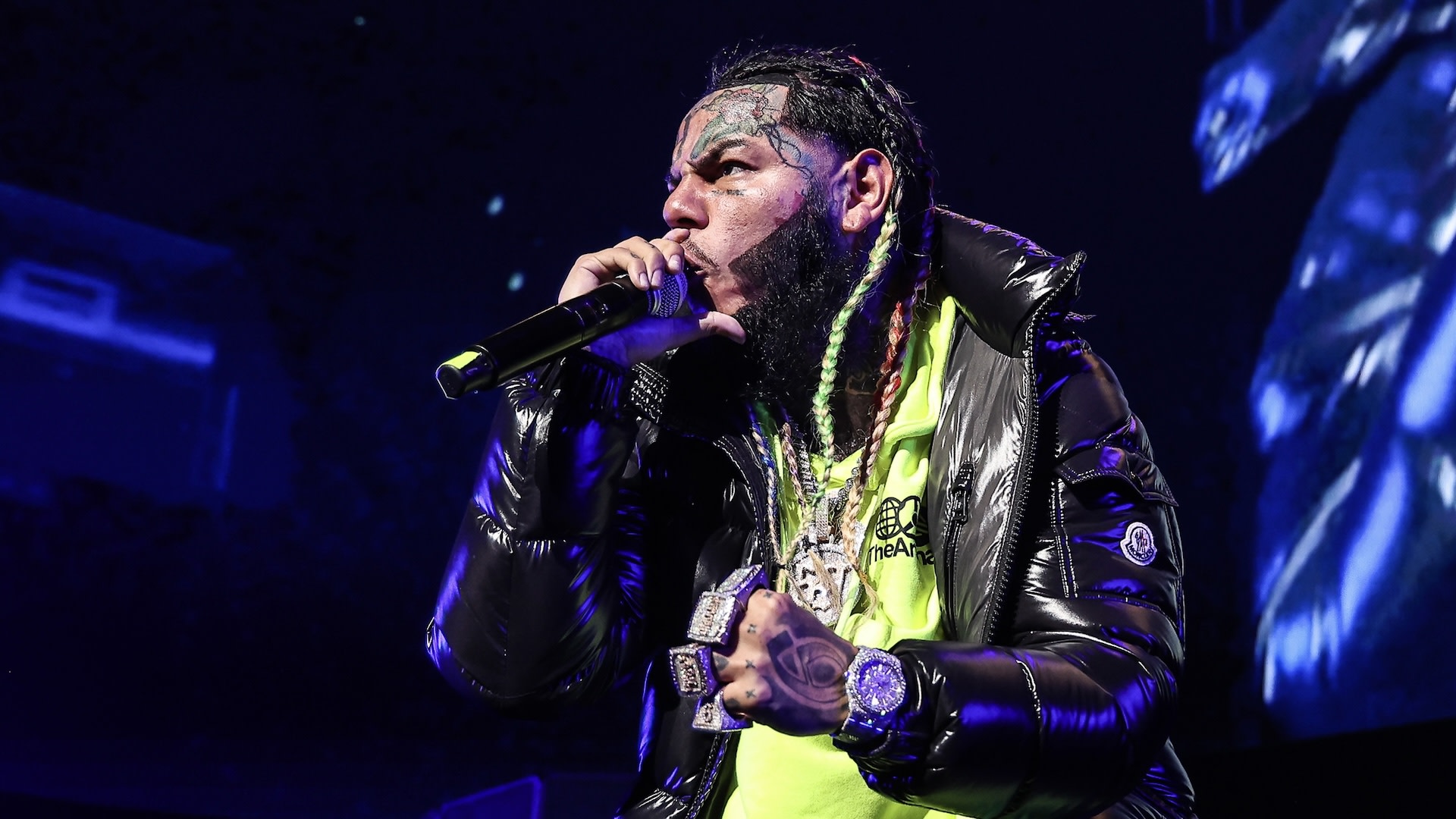 <div>6ix9ine Claims He's the 'Original' Content Creator: 'I Entertained You Guys With Real-Life Crimes’</div>