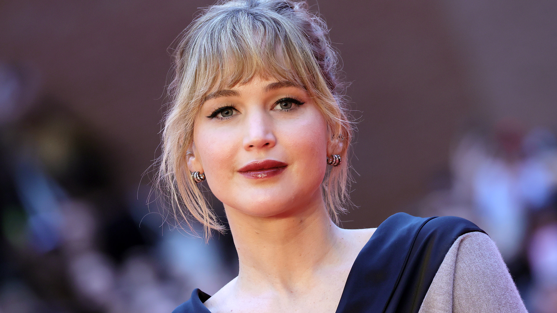 Jennifer Lawrence attends the "Die My Love" red carpet during the 20th Rome Film Festival at Auditorium Parco Della Musica on October 20, 2025, in Rome, Italy.