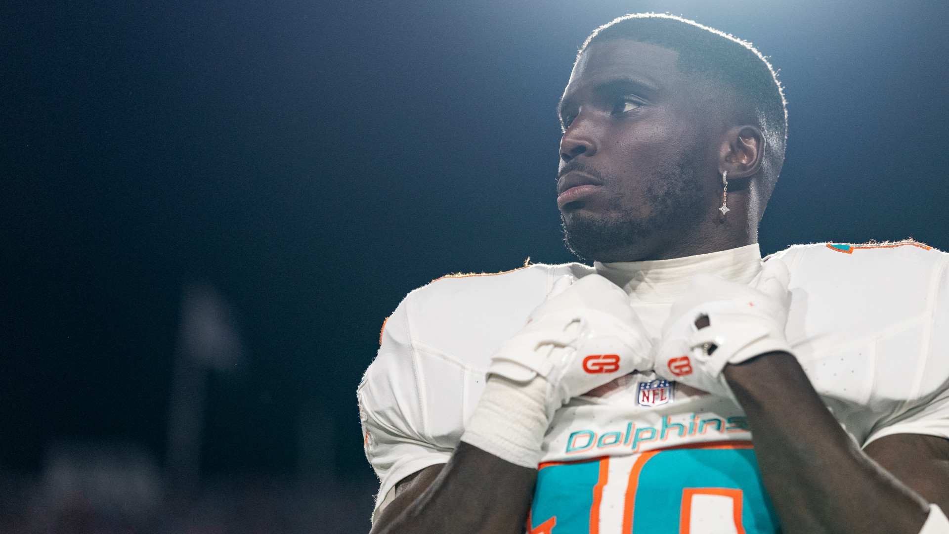 Tyreek Hill’s Estranged Wife Scolded by Judge Over $196K Bentley Purchase