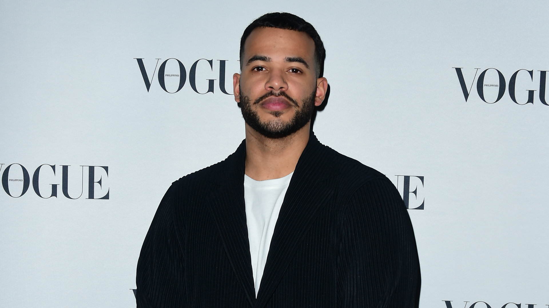 Woman Seen Kissing Desmond Scott Says She’s Not Who He Allegedly Cheated on Wife With