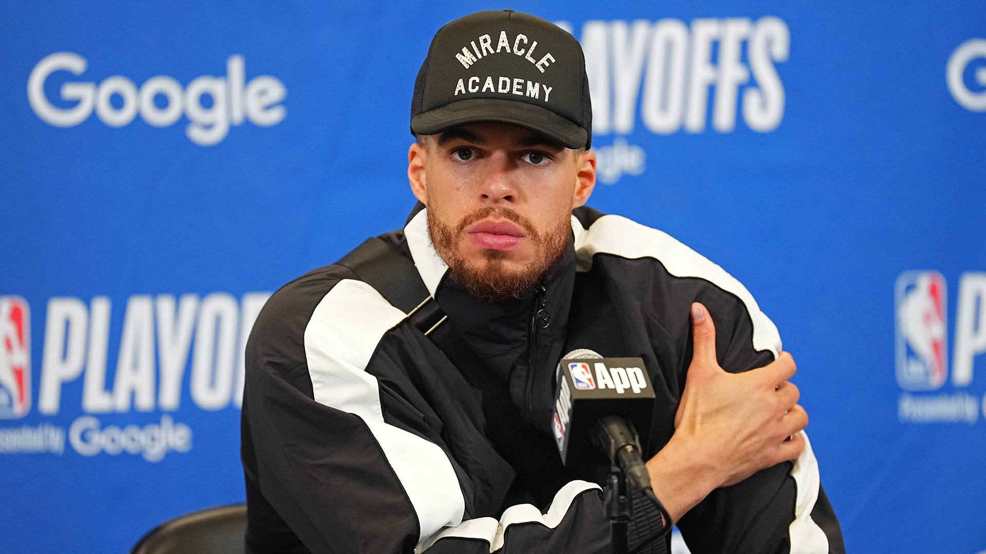 <div>Michael Porter Jr. Shows Andrew Tate Clips to Women: 'I'll Play Devil's Advocate'</div>