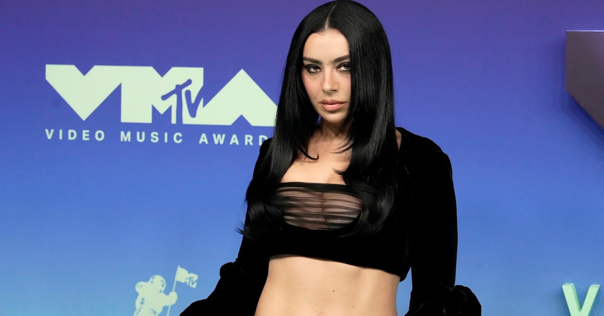 Charli XCX Wears Fope Jewelry on Carpet