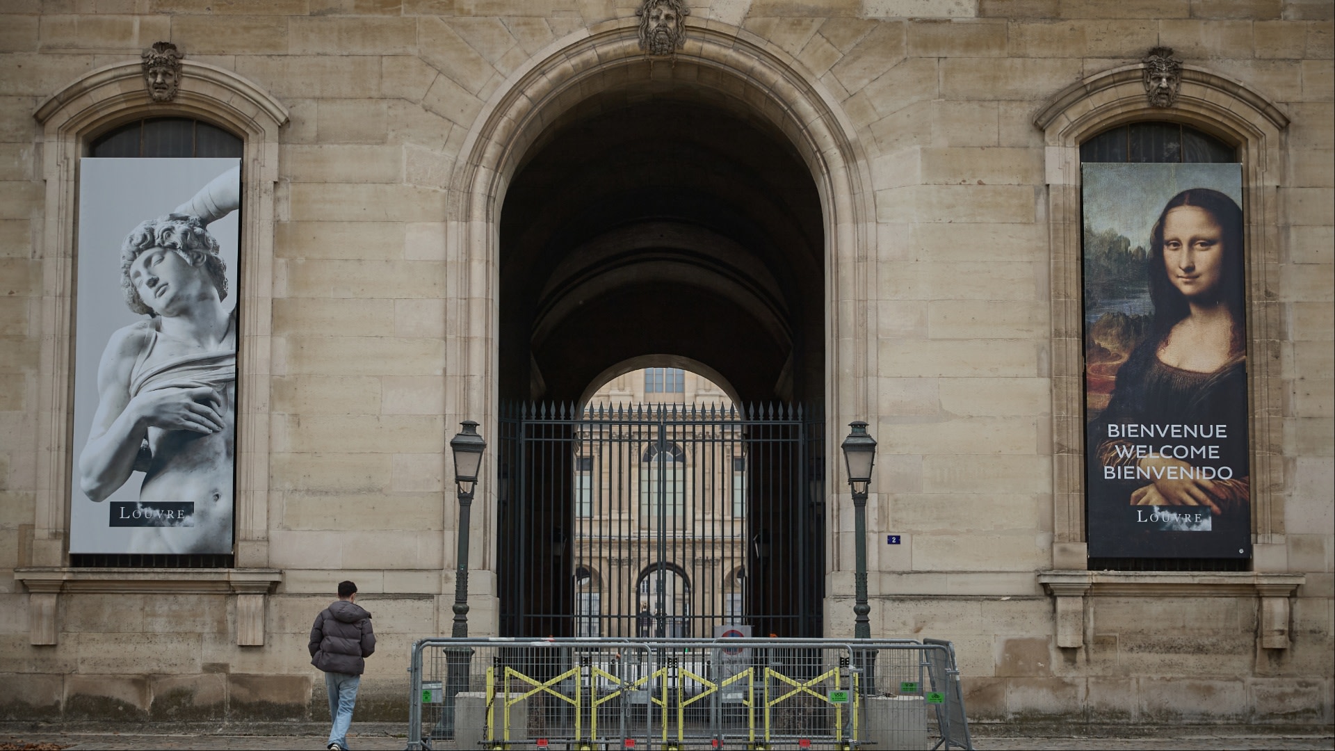 louvre robbery