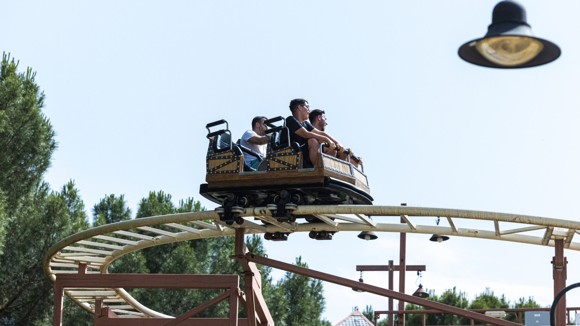 Ohio Parkgoers Walked Down a 160-Foot-High Rollercoaster